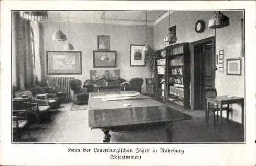 Ak Ratzeburg im Herzogtum Lauenburg, Heim der Lauenburgischen Jäger, Lesesaal, Tisch, Bücherre...