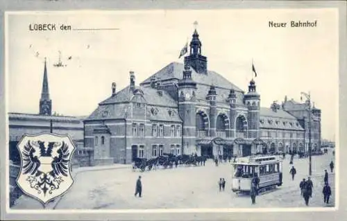 Ak Hansestadt Lübeck, Neuer Bahnhof, historische Architektur, Straßenbahn, Menschen, Fahrzeuge