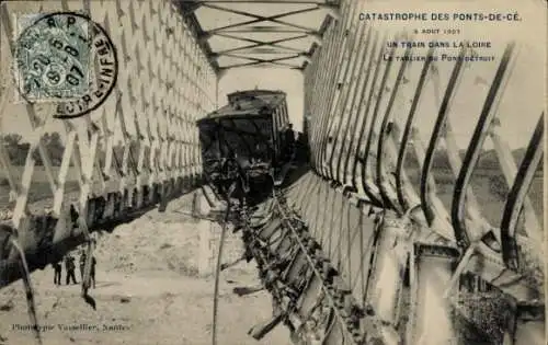 CPA Les Ponts de Cé Maine et Loire, Catastrophe 1907, Un Train dans la Loire