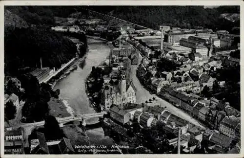 Ak Waldheim, Fliegeraufnahme, Rathaus, Brücke, Fluss