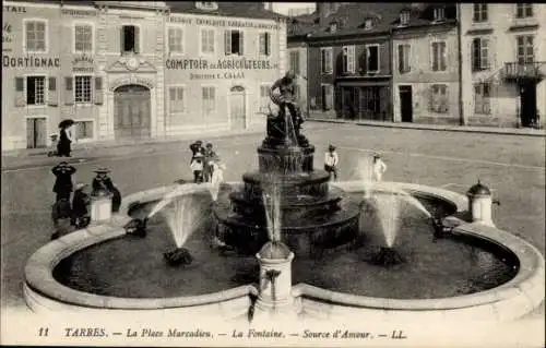 Ak Tarbes Hautes Pyrénées, Place Marcadieu