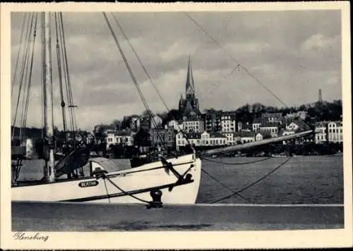 Ak Flensburg in Schleswig Holstein, Segelschiff im Hafen von  im Hintergrund die Stadt