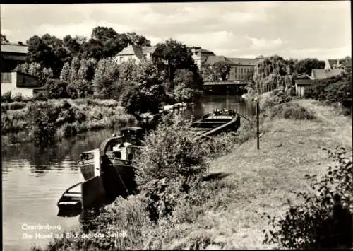 Ak Oranienburg in Brandenburg, Blick auf das Schloss Oranienburg mit Havel im Vordergrund, rec...