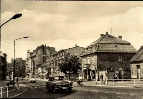 Ak Oranienburg in Brandenburg, Straße des Friedens in Oranienburg mit Straßenszenen