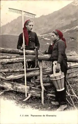 Ak Champéry Kanton Wallis, Paysannes, Bauernfrauen auf der Weide