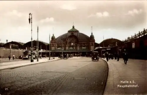 Ak Halle an der Saale, Straßenansicht des Hauptbahnhofs mit Personen, Pferdekutschen und Straß...