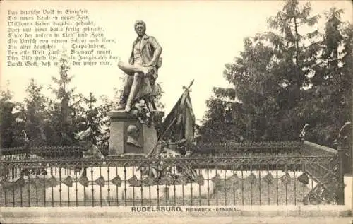 Ak Bad Kösen Naumburg an der Saale, Rudelsburg, Vorderseite einer Postkarte mit einem Denkmal ...