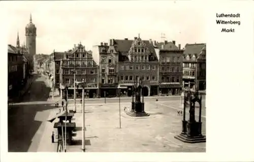 Ak Lutherstadt Wittenberg, Stadtansicht mit Markt, Rathaus und Lutherdenkmal