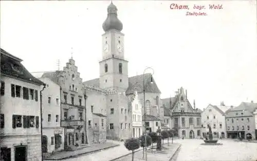 Ak Cham in der Oberpfalz, Stadtplatz mit Rathaus, Brunnen und St. Jakobskirche