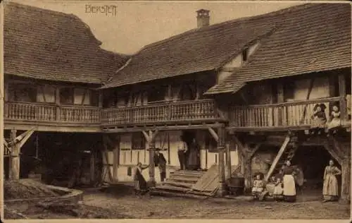 Ak Berstett Bas Rhin, Blick auf ein Fachwerkaus, Innenhof, Holzbalkone, Tracht