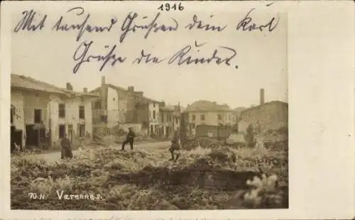 Foto Varennes Aisne, zerstörte Häuser, Soldaten in den Trümmern, VI. Reservekorps