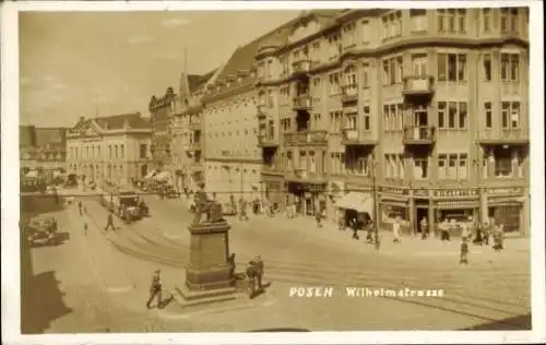 Ak Poznań Posen, Vorderansicht Wilhelmsstraße, historische Gebäude, Statue, Straßenverkehr