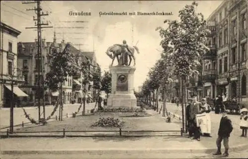 Ak Grudziądz Graudenz Westpreußen, Bismarckdenkmal, Getreidemarkt, Straßenszene