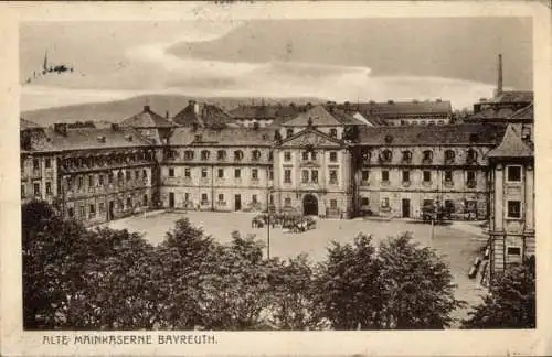 Ak Bayreuth in Oberfranken, Historisches Gebäude, Innenhof, Alte Mainkaserne, historische Arch...