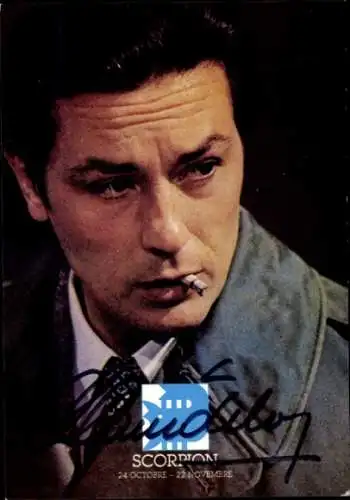 Ak Schauspieler Alain Delon, Sternzeichen Skorpion, Portrait, Zigarette, Autogramm