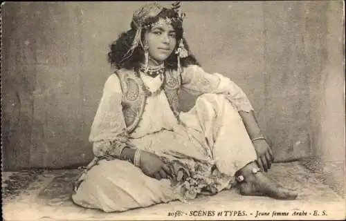 Ak Scenes et Types, Jeune femme Arabe, Maghreb, Schmuck