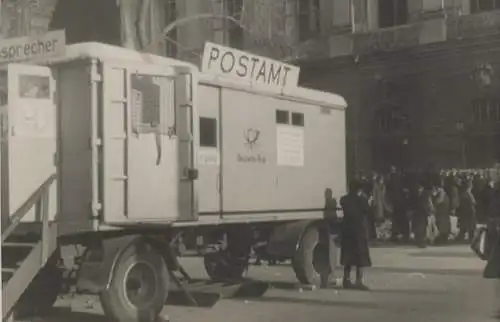 Original Foto Berlin-Mitte, Briefmarkenausstellung im Zeughaus, Unter den Linden 2, um 1946