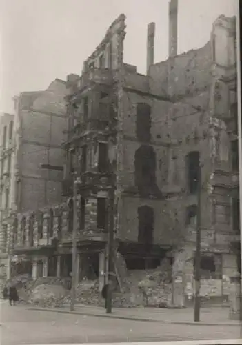 Original Foto Berlin-Friedrichshain, zerstörte Häuser Frankfurter Allee / Petersburger Str., um 1946