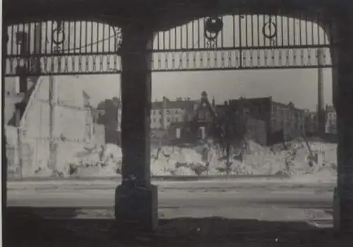 Original Foto Berlin-Friedrichshain, zerstörte Häuserfronten in der Frankfurter Allee, um 1946