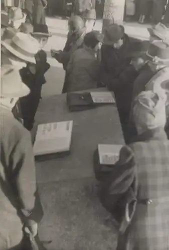 Original Foto Berlin-Mitte, Briefmarkenausstellung im Zeughaus, Unter den Linden 2, um 1946