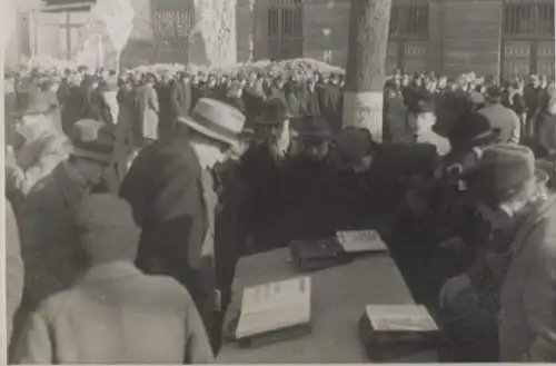 Original Foto Berlin-Mitte, Briefmarkenausstellung im Zeughaus, Unter den Linden 2, um 1946