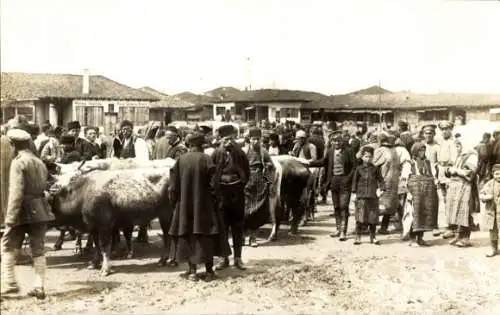 Ak Prilep Mazedonien, Marktplatz, Menschenmenge, Vieh, 1917