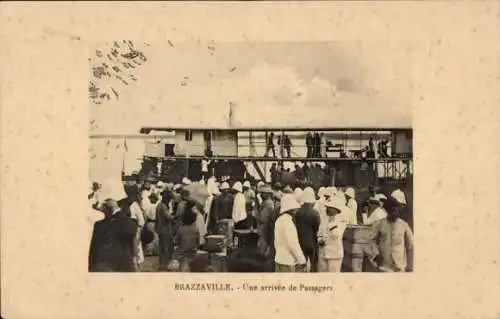 Ak Brazzaville Französisch Kongo, Une arrivée de Passagers