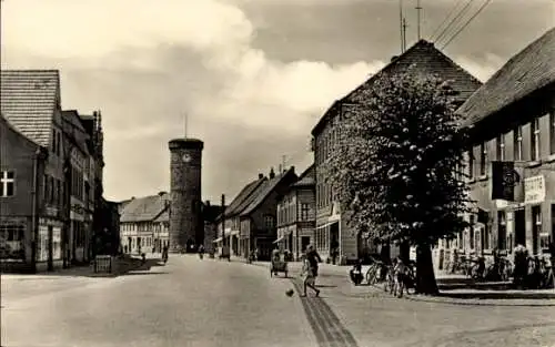 Ak Dahme in der Mark, Am Vogelturm, spielende Kinder, Fahne