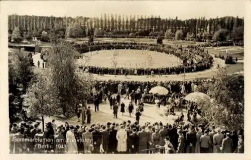 Ak Berlin Charlottenburg, Sommerblumen am Funkturm 1942