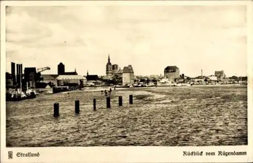 Ak Stralsund in Vorpommern, Rückblick vom Rügendamm