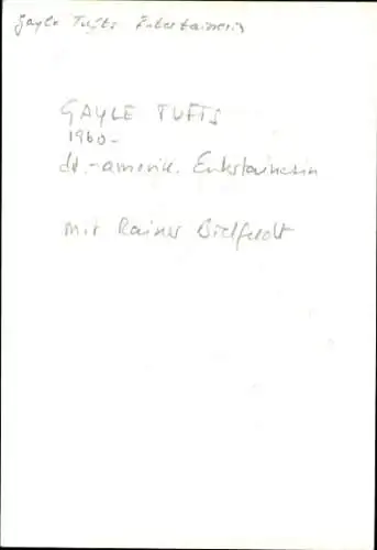 Ak Schauspieler Gayle Tuffs und Rainer Bielfeldt, Portrait, Unterwegs, Autogramm