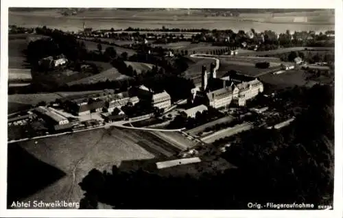 Ak Schweiklberg Vilshofen an der Donau, Fliegeraufnahme, Benediktiner Abtei