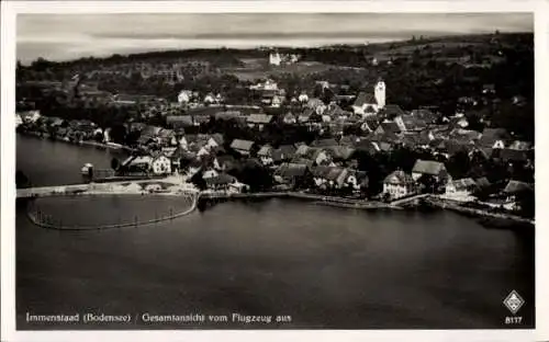 Ak Immenstaad am Bodensee, Gesamtansicht vom Flugzeug aus