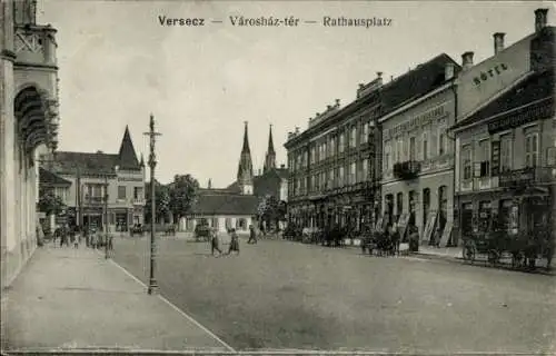 Ak Versecz Serbien, Városház-tér, Rathausplatz mit Geschäften und Passanten