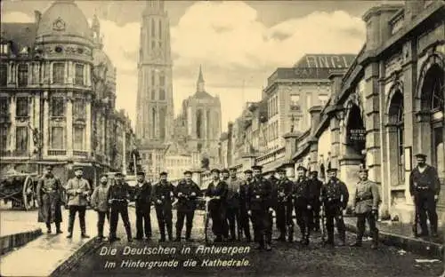 Ak Antwerpen Anvers Flandern, Deutsche Seeleute vor der Kathedrale, Kaiserliche Marine