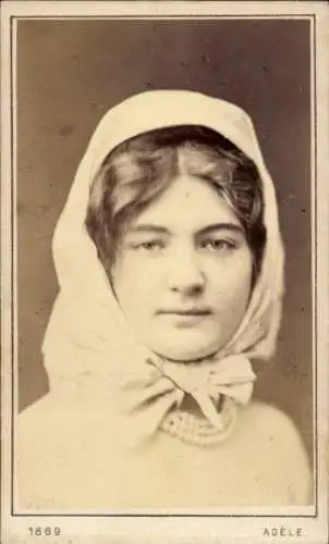 CdV Portrait, Bildnis einer jungen Frau, Kopftuch, 1869