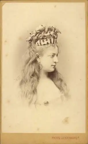 CdV Frauenportrait, Kopfschmuck