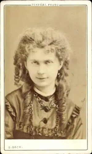 CdV Frauenportrait, Locken, Halsketten