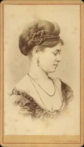 CdV Frauenportrait im Profil, Hochsteckfrisur