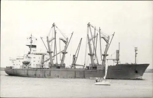 Ak Stolzenfels Koblenz am Rhein, Frachtschiff MS Stolzenfels auf dem Rhein.