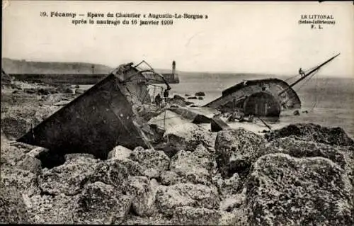 Ak Fécamp Seine Maritime, Schiffsunglück, Männer auf den Felsen, Leuchtturm