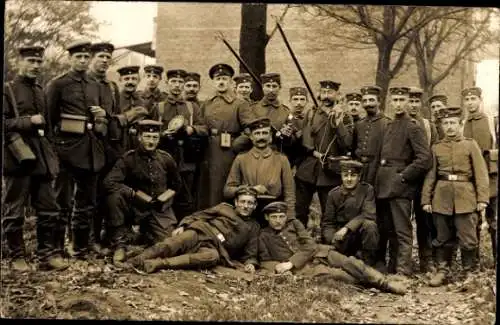 Foto Ak Deutsche Soldaten in Uniform, Gruppenbild