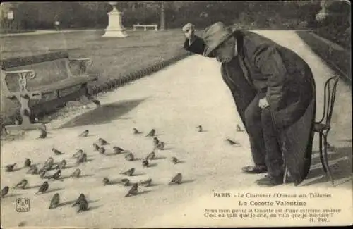 Ak Paris I Louvre, Mann mit Hut und Stock füttert Vögel im Park