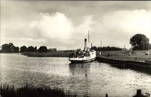 Ak Ostseebad Prerow auf dem Darß, Hafen am Strom, Dampfer