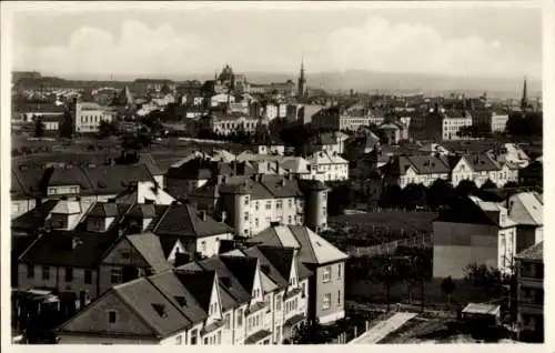 Ak Olomouc Olmütz Stadt, Blick auf die Stadt mit vielen Dächern, Kirchtürmen und einer großen ...