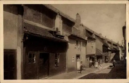 Ak Praha Prag Tschechien, Goldene Gasse, Bewohner am Haus