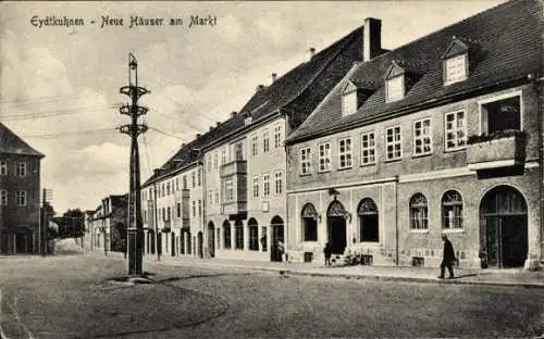 Ak Tschernyschewskoje Eydtkuhnen Eydtkau Ostpreußen,  Neue Häuser am Markt, historische Archit...