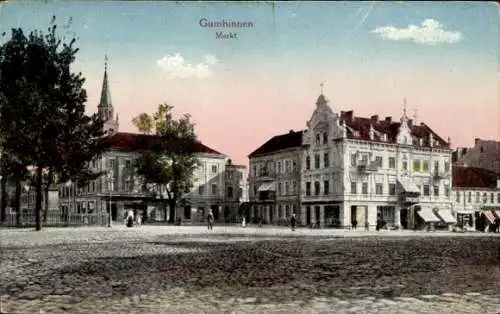 Ak Gussew Gumbinnen Ostpreußen, Städtischer Markt, Gebäude, Bäume, Abendhimmel