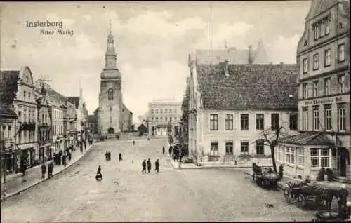 Ak Tschernjachowsk Insterburg Ostpreußen, Alter Markt, Stadtansicht, historische Gebäude, Mens...