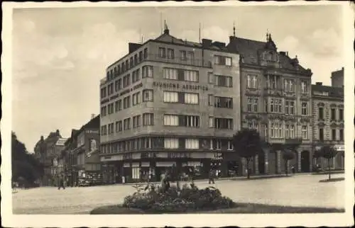 Ak Plzeň Pilsen Stadt, Straße, Häuser, Geschäfte